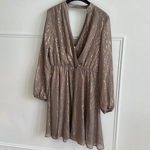 Mesh sleeve V-neck, keyhole back dress